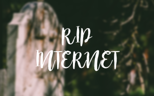 Grabstein mit "Rip Internet"